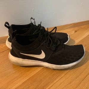 Black Nike’s